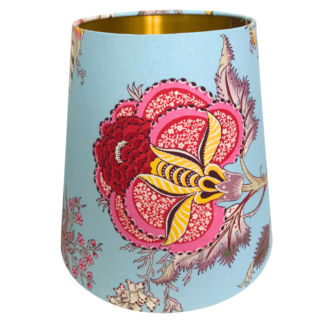 BLUMEN AUF BLAU