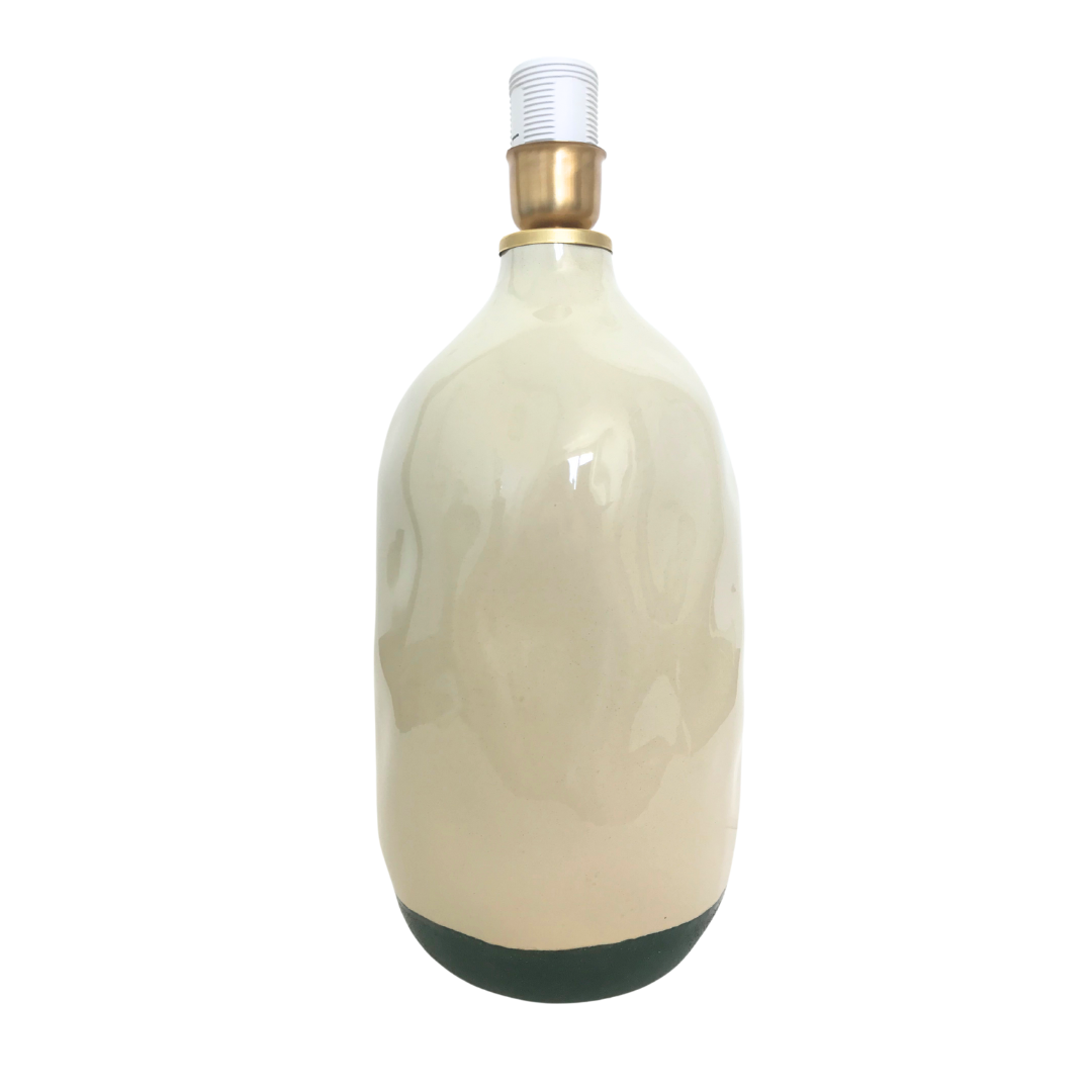 BEIGE AUF DUNKELGRÜN
